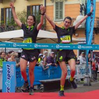 23-0672-patrizia_scalisi_maratonina_arrivi_partenze-1x1